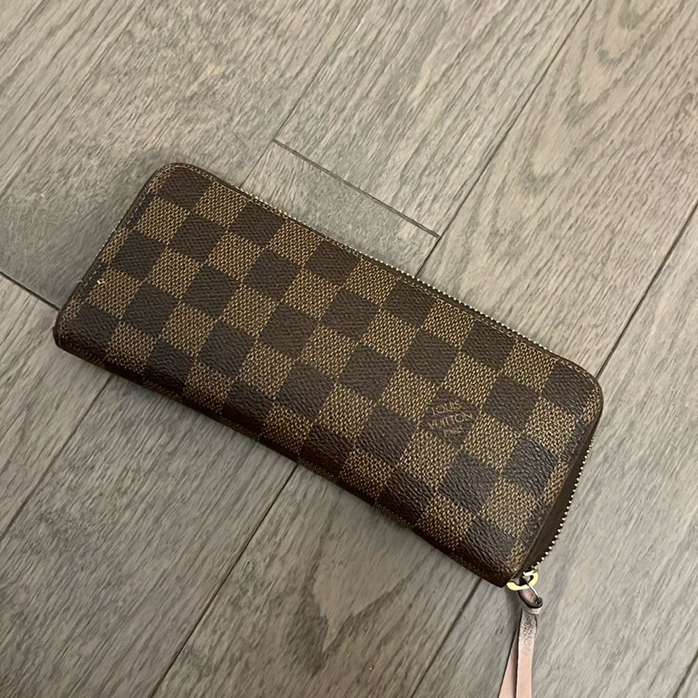 LV Wallet 
Authentic ( with e receipt)